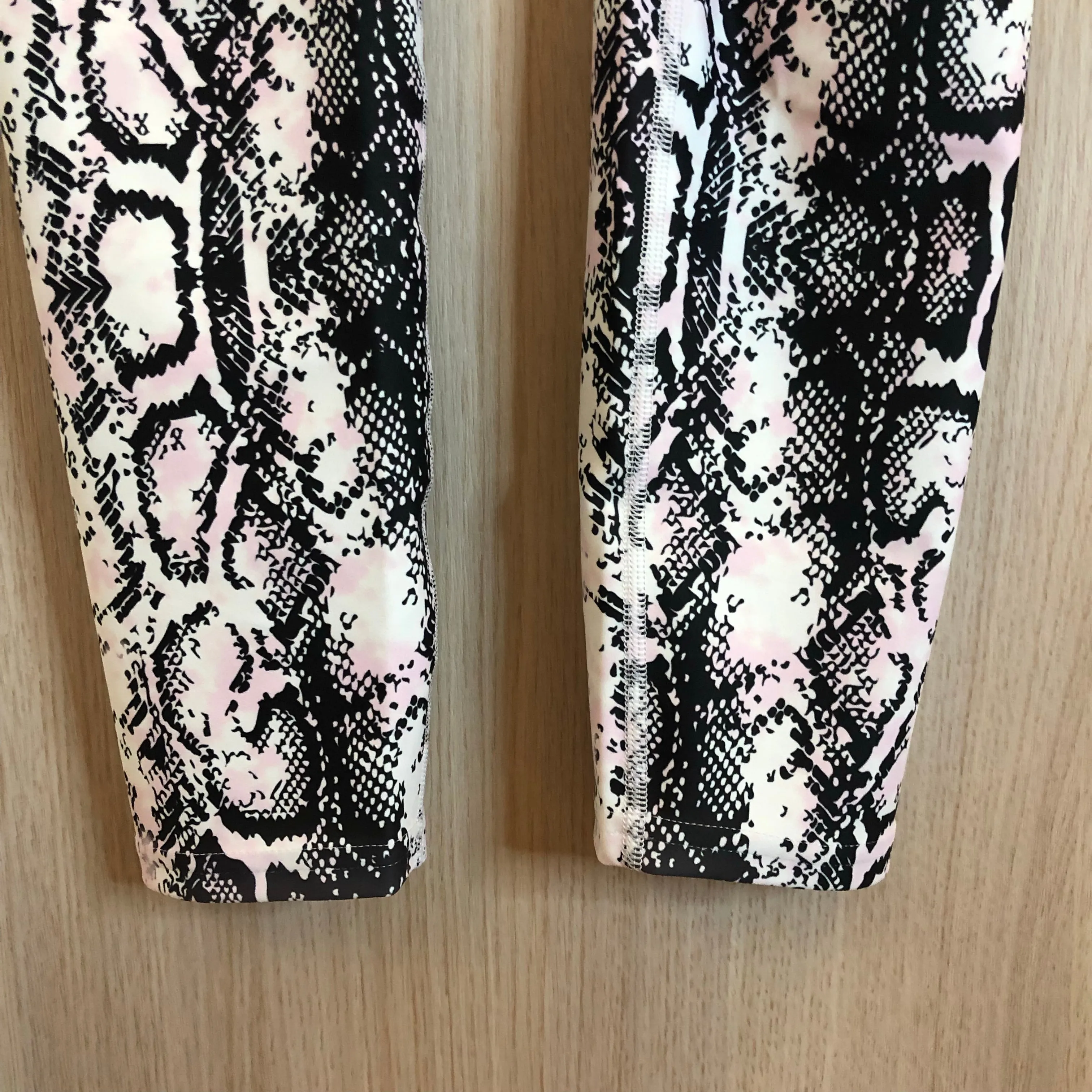 Light Pink Snakeskin Print Meggings, Pale Pink Reptile Python Snake Print Men Tights-Made in USA/EU