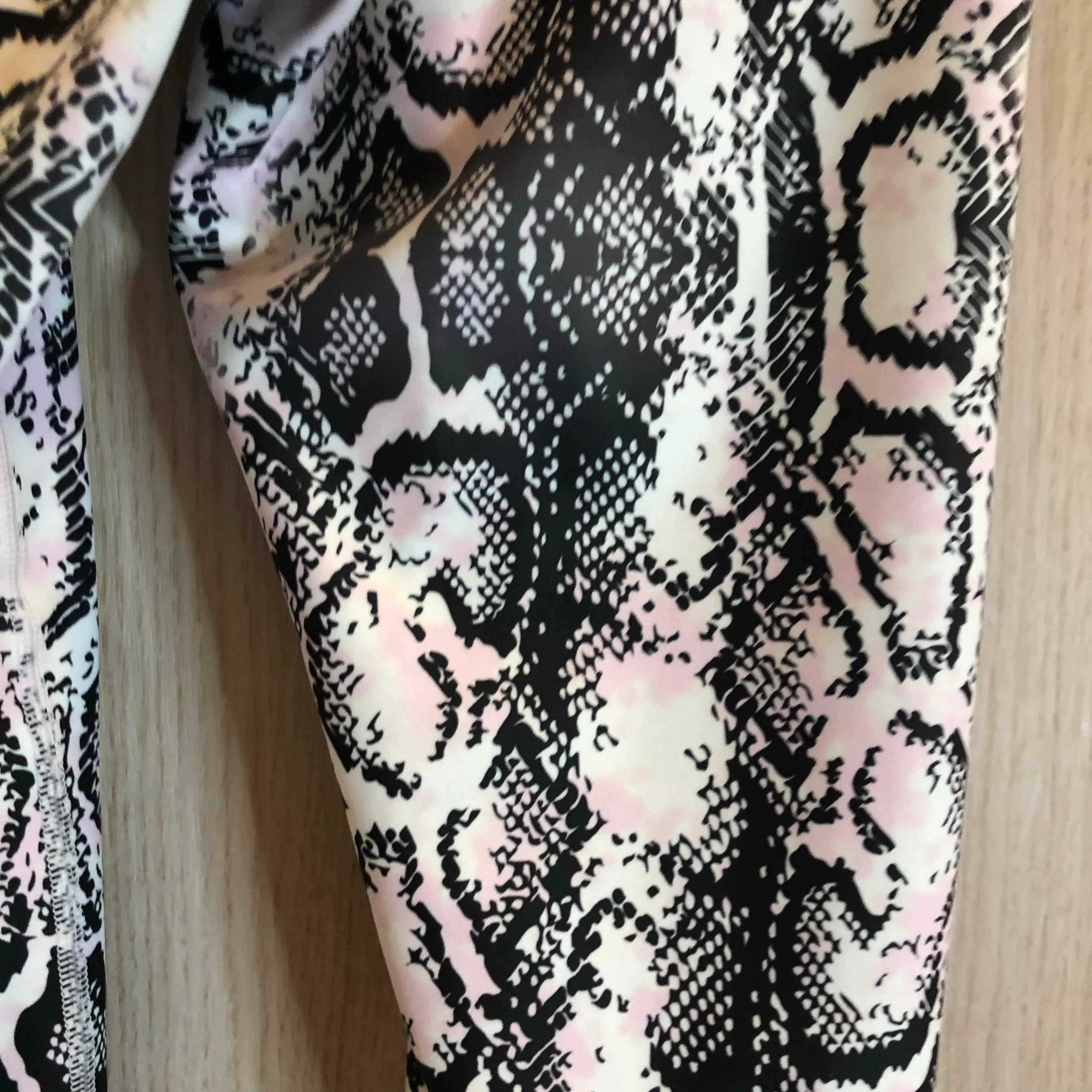 Light Pink Snakeskin Print Meggings, Pale Pink Reptile Python Snake Print Men Tights-Made in USA/EU