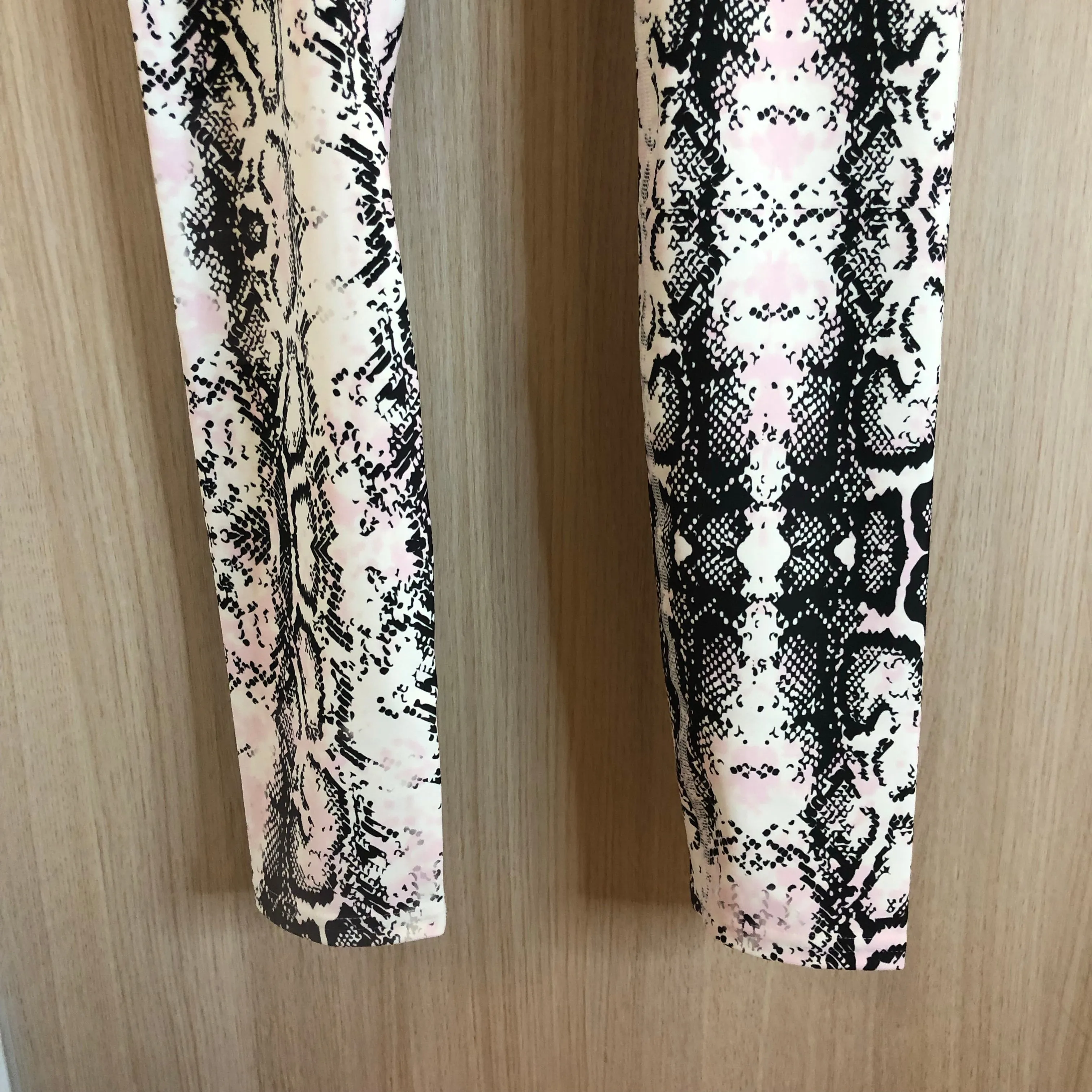 Light Pink Snakeskin Print Meggings, Pale Pink Reptile Python Snake Print Men Tights-Made in USA/EU