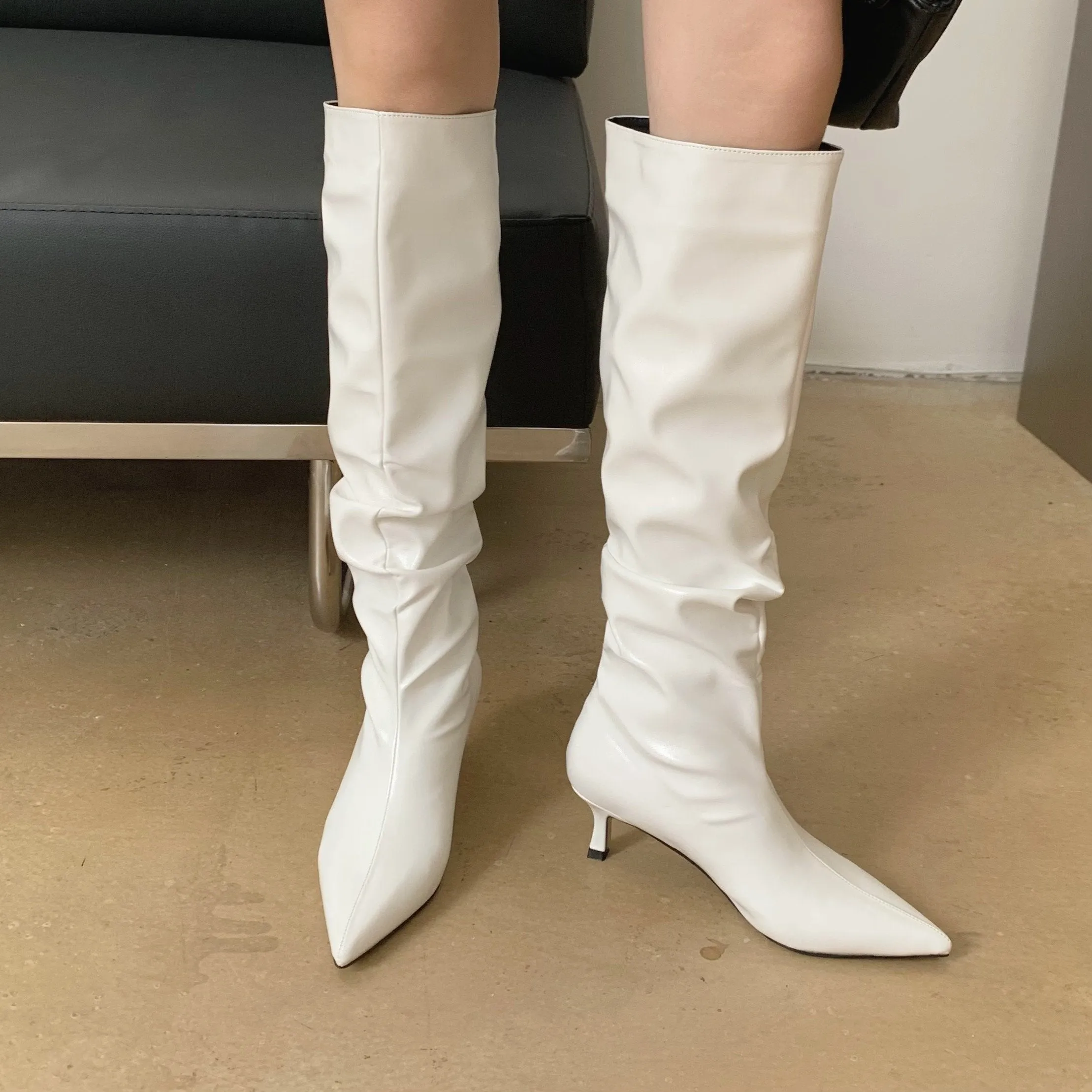 Pleated Design Pointed Toe Boots