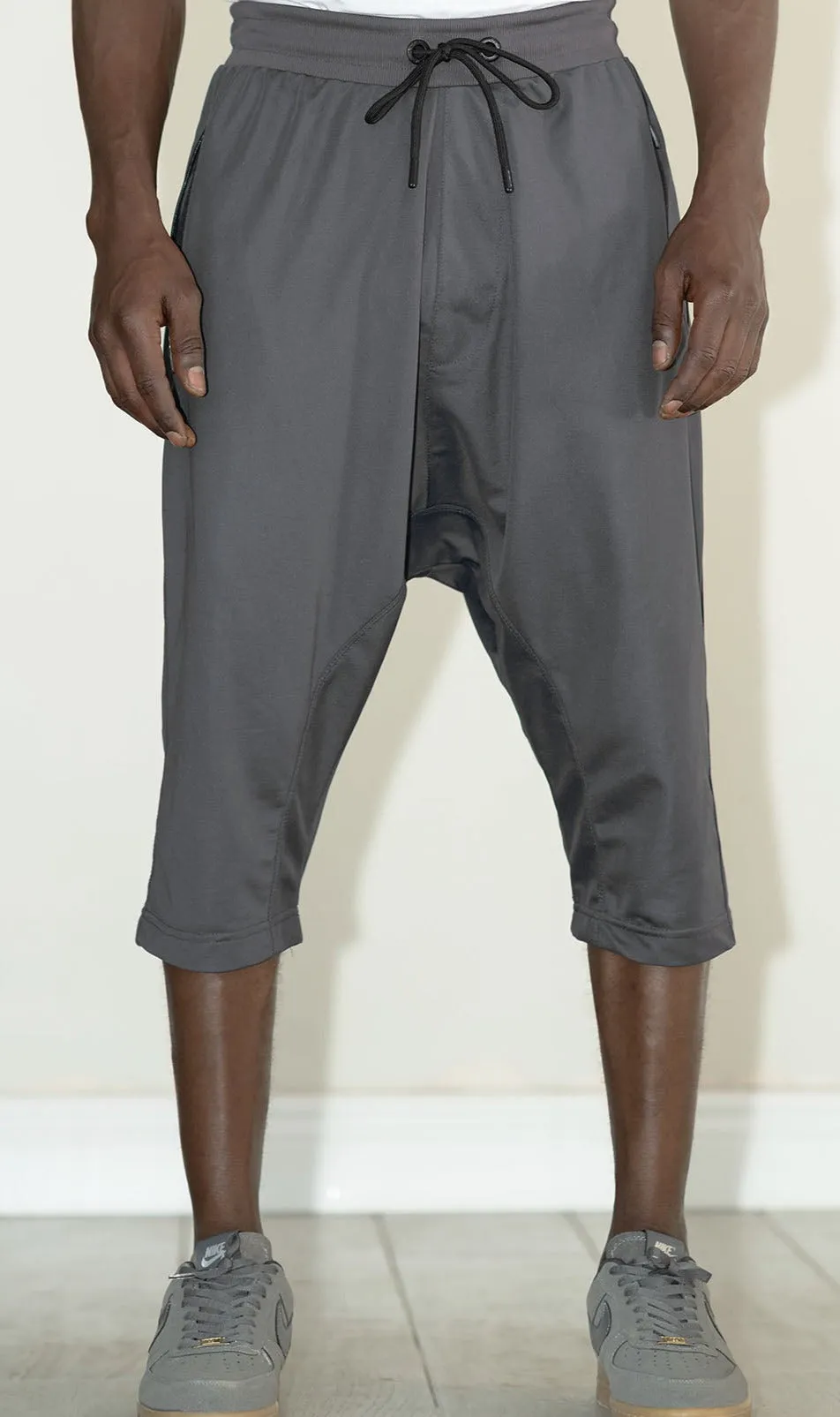 QL Relaxed Lightweight Cropped Joggers in Dark Grey